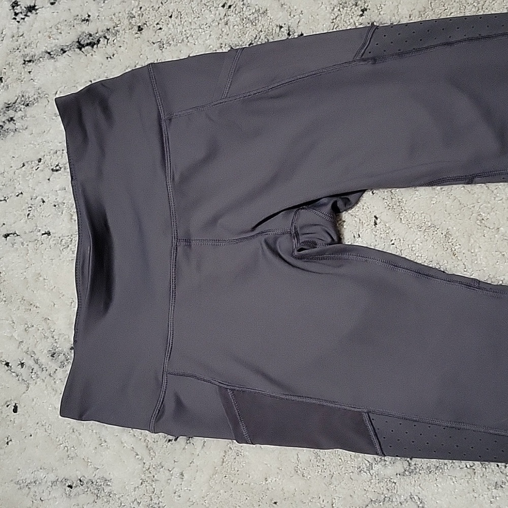 Layer 8 gray capri with pockets